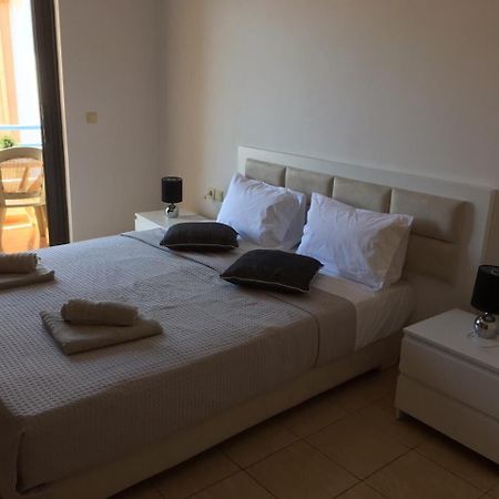 Sea And Sky Apartments Sarandë Værelse billede