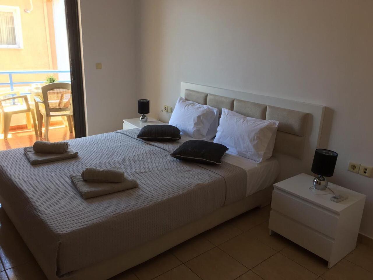 Sea And Sky Apartments Sarandë Værelse billede
