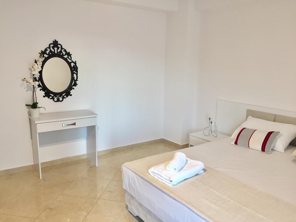 Sea And Sky Apartments Sarandë Eksteriør billede